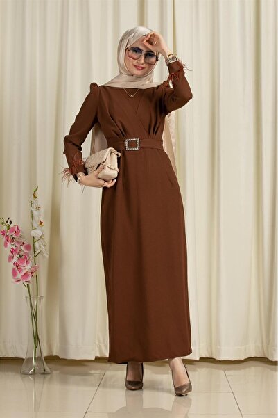 Sevitli فستان سهرة بتفاصيل ريش وأكمام فينوس - بني