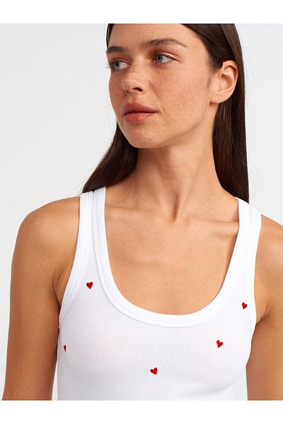 Dilvin 20846 White Heart Embroidered Athlete