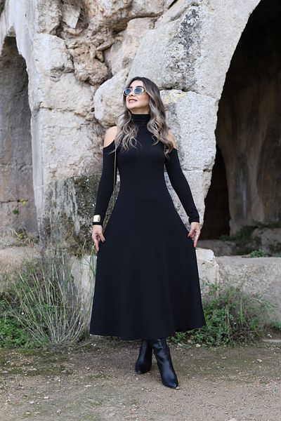 bytugcekaya Rochie neagră pe jumătate de pescar cu umeri