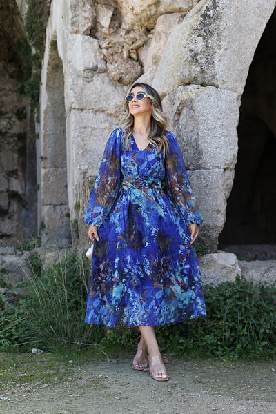 bytugcekaya Rochie albastră din șifon cu decolteu în V - lungime midi, model marmorat