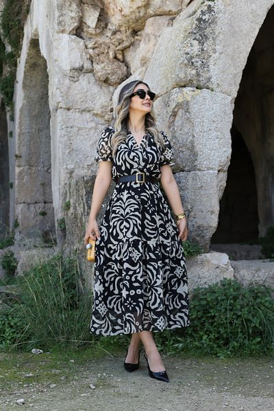 bytugcekaya Rochie din șifon cu centură neagră