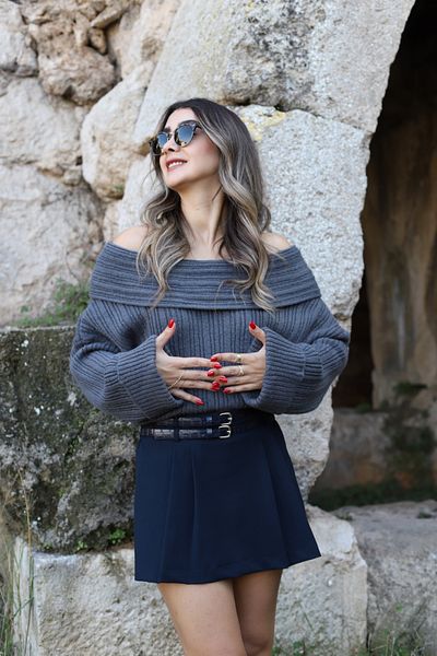 bytugcekaya Pulover de mărime standard cu guler din dantelă afumată