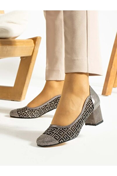 KOCAMANLAR حذاء نسائي بكعب كلاسيكي بلاتيني - تفاصيل ليزر فيليس