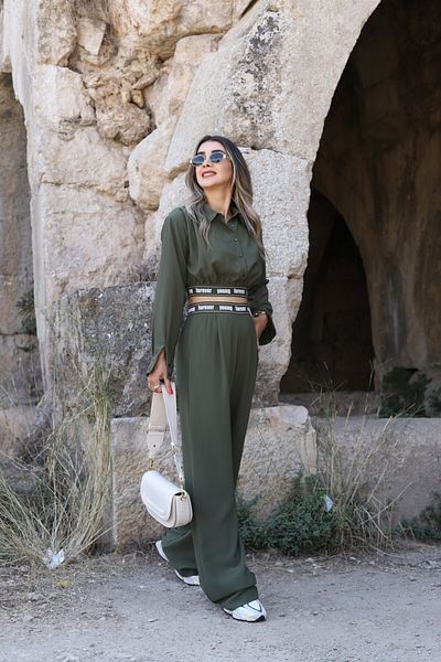 bytugcekaya Khaki Mix-it - Σετ Crop πουκάμισο με γραφή μέσης