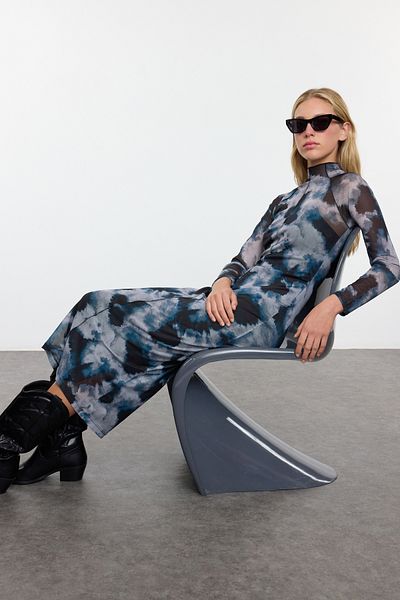 Trendyol Collection Abstraktní tištěné černé tylové pletené šaty - padnoucí na tělo, Twoaw25El00409