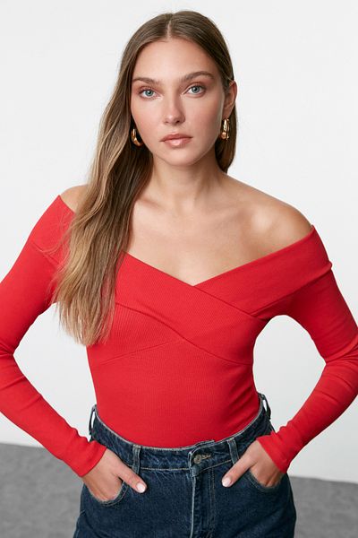 Trendyol Collection Rugalmas, zsinóros vörös karcsú test - Carmen nyakörv, Snap Twoaw21Bd0053