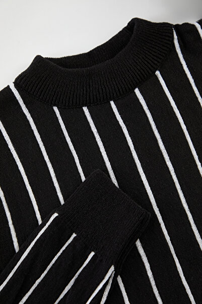 Edit by Trendyol Tmnaw25kz00061 Model čierny tenký pletený sveter