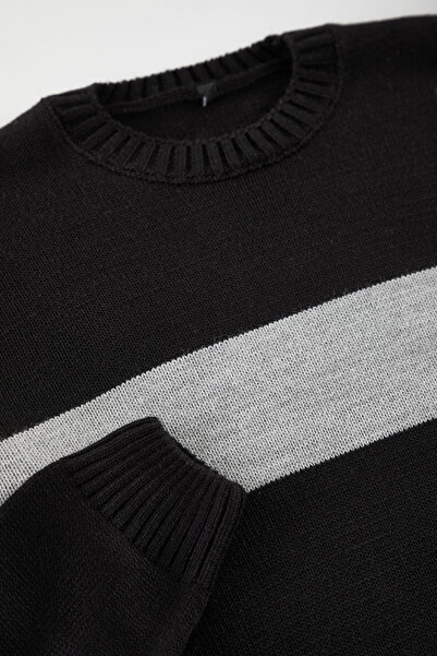 Trendyol Collection Μαύρο κανονικό πλεκτό πουλόβερ με λαιμόκοψη TMNAW25KZ00014