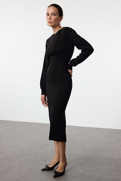 Trendyol Collection A-Line Midi Pletené šaty - černé Twoaw25El00023
