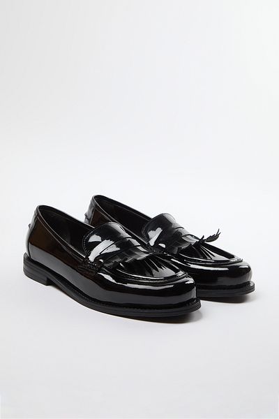TRENDYOL SHOES Чорні жіночі мокасини з лакованої шкіри Puskullu
TAKAW25LA00004