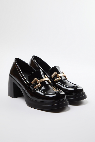 TRENDYOL SHOES Černé starožitné dámské boty na podpatku s přezkou 
 Takaw25To00027