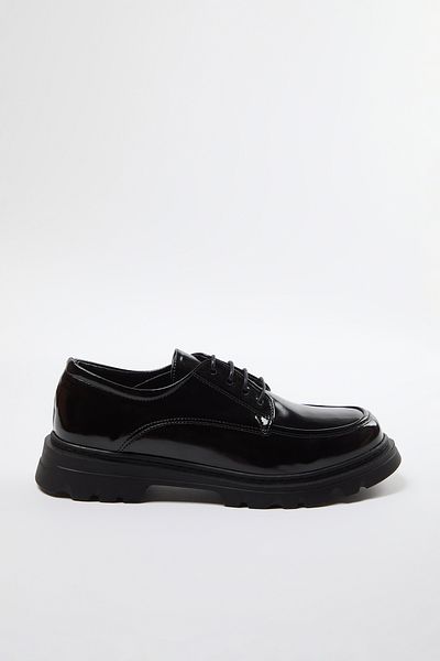 TRENDYOL SHOES Чорні лаковані туфлі на шнурівці жіночі оксфорди TAKAW25LA00007