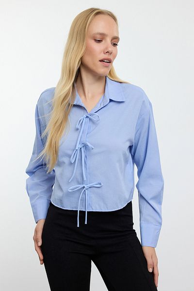 Trendyol Collection Μπλε υφαντό πουκάμισο Crop - Λεπτομέρεια δεσίματος μπροστά, κανονική εφαρμογή TWOAW25GO00092