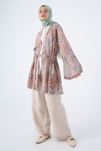 ALLDAY Beigebrauner, gemusterter Kimono mit übergroßen Ärmeln, Schlitz und detailliertem Gürtel