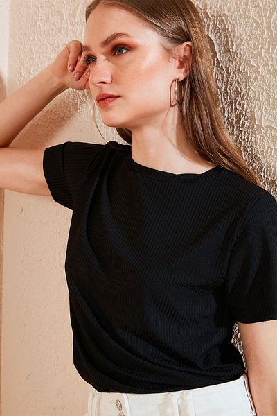 Lela Γυναικεία μπλούζα με λεπτομέρεια με λαιμόκοψη με σκίσιμο 5863431