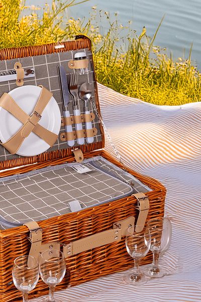 Perotti Picno Italy 4-Person Wicker Cooler - Portable Picnic Basket with Gray Liner and Accessory Basket