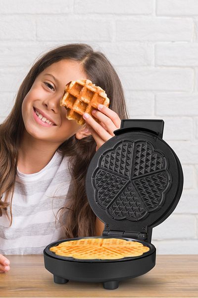 GOLDMASTER ماكينة صنع الوافل باللون الأسود من إينوكس - 1000 واط مضادة للتدفق العميق والتحكم في الحرارة