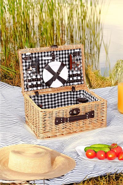Perotti Picno Italy 4-Person Wicker Picnic Basket - Black Lined and Portable