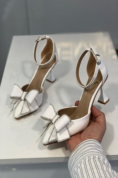 Benimsitilimbu White Matte Stone Bow
