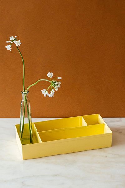 Arma House Cutie organizatoare multifuncțională de culoare galbenă din metal, cu design minimalist și elegant