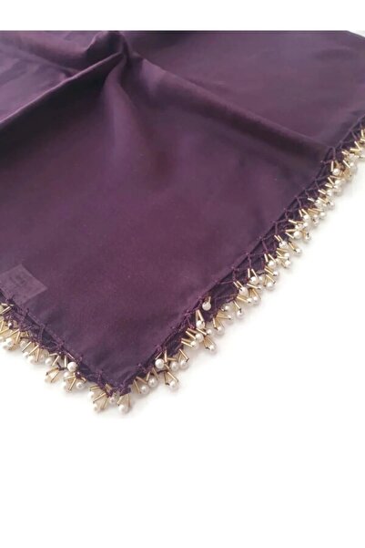 ALLURİNG THE BETTER ONE وشاح ذهبي مطرز باللؤلؤ للكتابة 100x100 سم