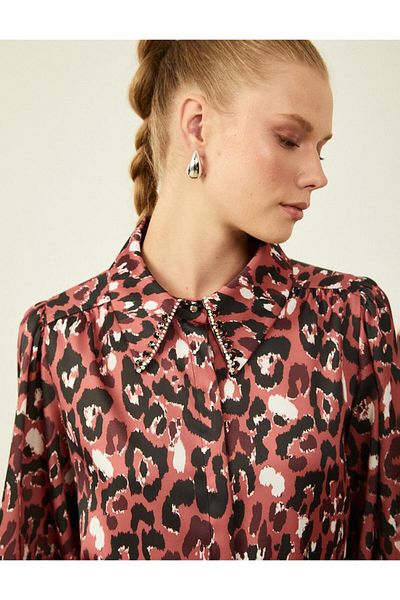 Kayra Bluză din satin brodat cu guler cu model leopard roșu Claret