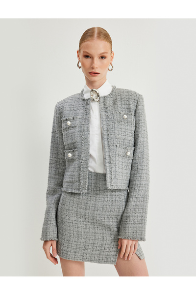 Koton Tweed Crop dzseki - kerek nyakú, bojtos részletekkel, zsebekkel és gyöngygombokkal