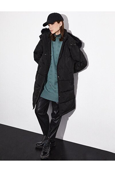 Kayra Kapitone Dik Yaka Kapüşonlu Kürklü Mont Siyah