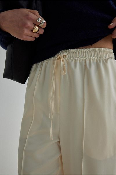 Suud Collection Κρεμ σατέν παντελόνι Ross