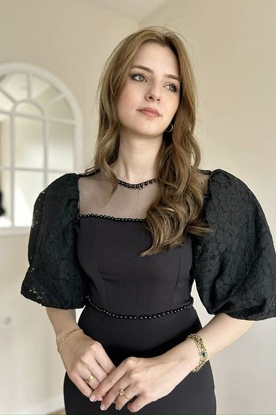 HELİS BUTİK Rochie Diana din tul cu perle negre