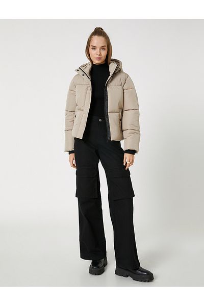 Koton Kurze Pufferjacke mit Kapuze und Reißverschlusstasche