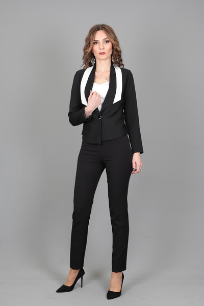 ÖNDER ÖZSOY Şeritli Mini Ceket & Boru Paça Pantolon Takım-Siyah