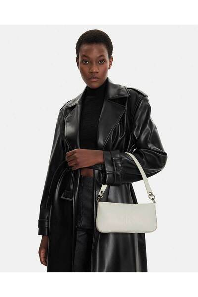 Calvin Klein SCULPTED SHOULDER POUCH25 DEBOSS