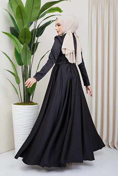 Olcay Βραδινό φόρεμα από σατέν χιτζάμπ με παγιέτες και λεπτομέρεια γκλίτερ στο μπροστινό μέρος και φούστα κάπα ΜΑΥΡΟ 1642