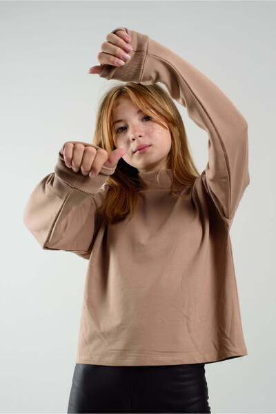 rg kidsstore Young Girl's Turtleneck Crop Sweatshirt