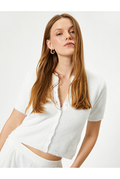 Koton Plüsch-Cardigan mit Rundhalsausschnitt und kurzen Ärmeln – geknöpft