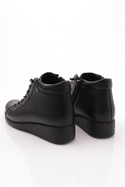 DGN Piliseli Lastik Bağcıklı Yandan Fermuarlı Kadın Bot Siyah 5432713