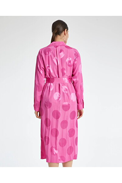 SERPİL Belden Kemerli Puantiyeli Gömlek Yaka Fuşya Saten Elbise 40349