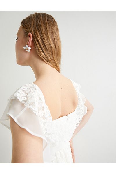 Koton Mini Lace – schulterfreies Brautkleid mit Rüschenärmeln und Futter