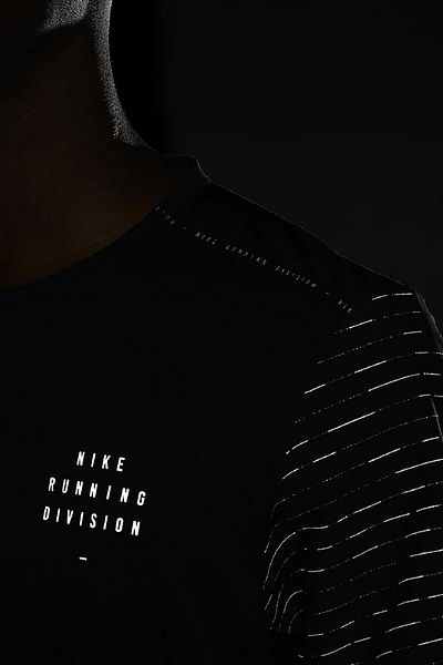 Nike Ανδρικό μπλουζάκι για τρέξιμο με κοντό μανίκι Rise 365 Run Division ροζ