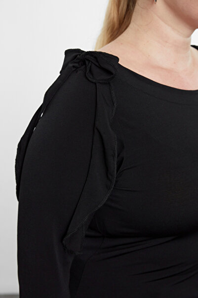 Trendyol Curve Detailní halenka s černou růžovou nadměrnou velikostí - TBBAW25AF00016