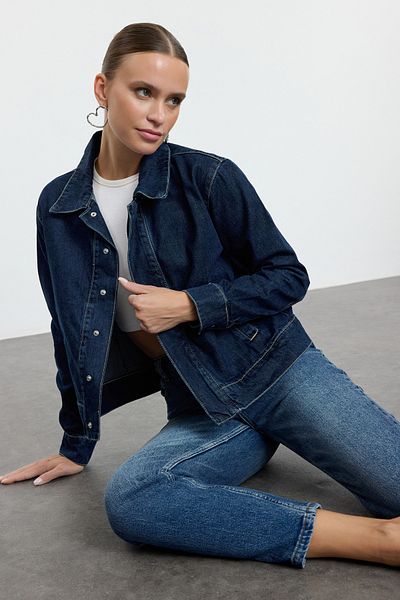 Trendyol Collection Tmavě modrá džínová bunda běžného střihu - Twoaw25ce00046