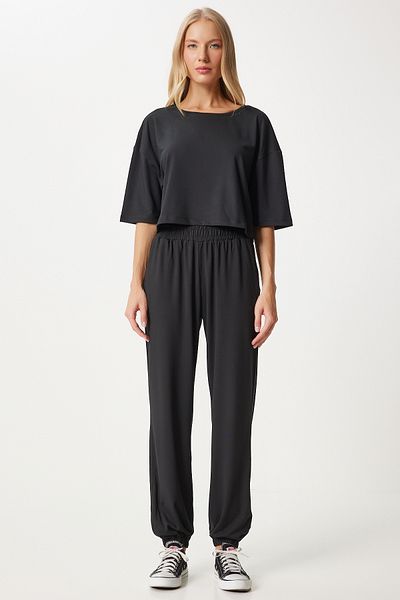 Happiness İstanbul Schwarzes Crop-T-Shirt und Jogger-Trainingsanzug-Set – FN03316