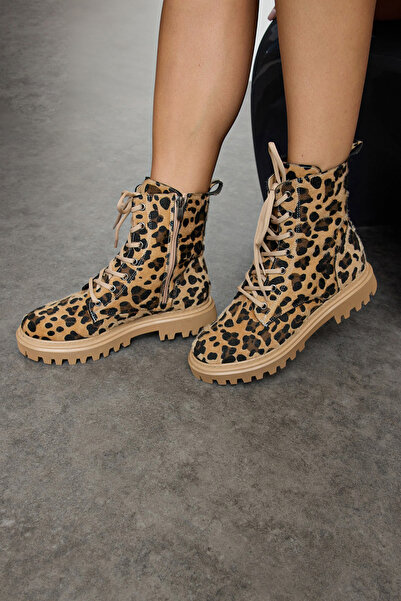 TRENDYOL SHOES Κοντές μπότες με τακούνι καφέ λεοπάρ με κορδόνια - TAKAW25BO00059