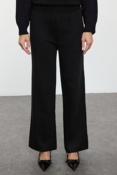 Trendyol Modest Σετ πλεκτών στο κάτω μέρος - Μαύρη παγιέτα κεντημένη TCTAW25US00090