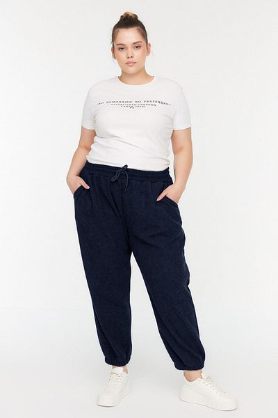 Trendyol Curve Marineblaue, dünne, gestrickte Jogginghose TBBAW23AJ00000