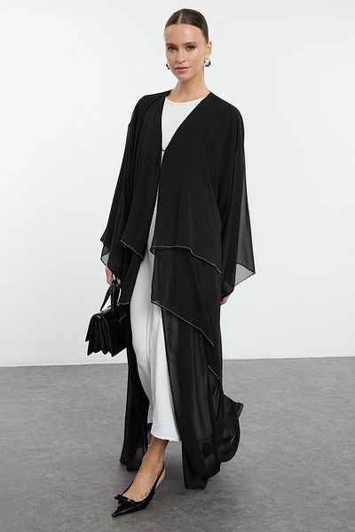 Trendyol Modest Lagenrock mit Steindetail, schwarze gewebte Kappe - Ferace/Abaya TCTAW25KF00005