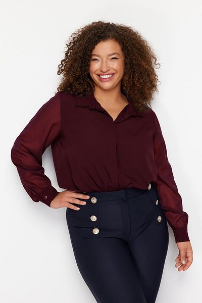 Trendyol Curve Burgunderfarbenes Chiffon-Hemd in Übergröße – lange Ärmel, Knopfleiste – TBBAW23AX00004