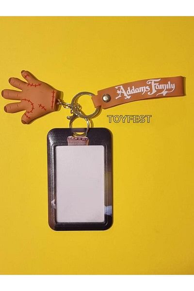 TOYFEST Adams Family - سلسلة مفاتيح على شكل يد مخيطة من السيليكون ثلاثية الأبعاد من Adams Family وحامل بطاقات 2 في 1