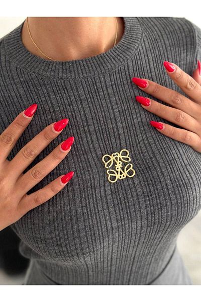 ELBEY Long Sleeve Crew Neck Love Brooch Sweater